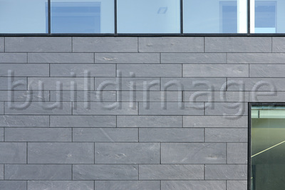 Neue Schieferwerkstein-Fassade zur BAU 2013 Abb 03