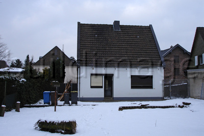 Siedlungshaus hinter Schiefermantel Abb 12